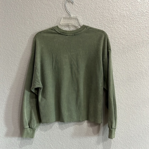 Zara WOMEN Green Solid Sweaters word graphic Long sleeve sweater Size Medium - Picture 6 of 6